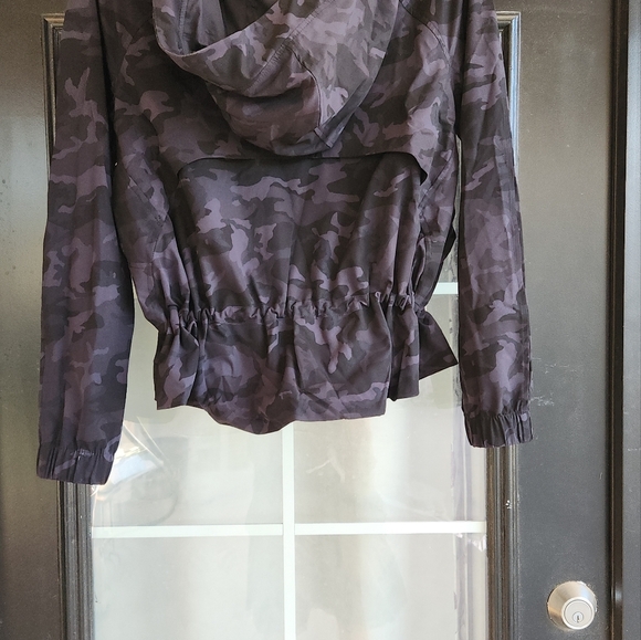 Lululemon Pack‎ It Up JacketIncognito Camo - Picture 6 of 13